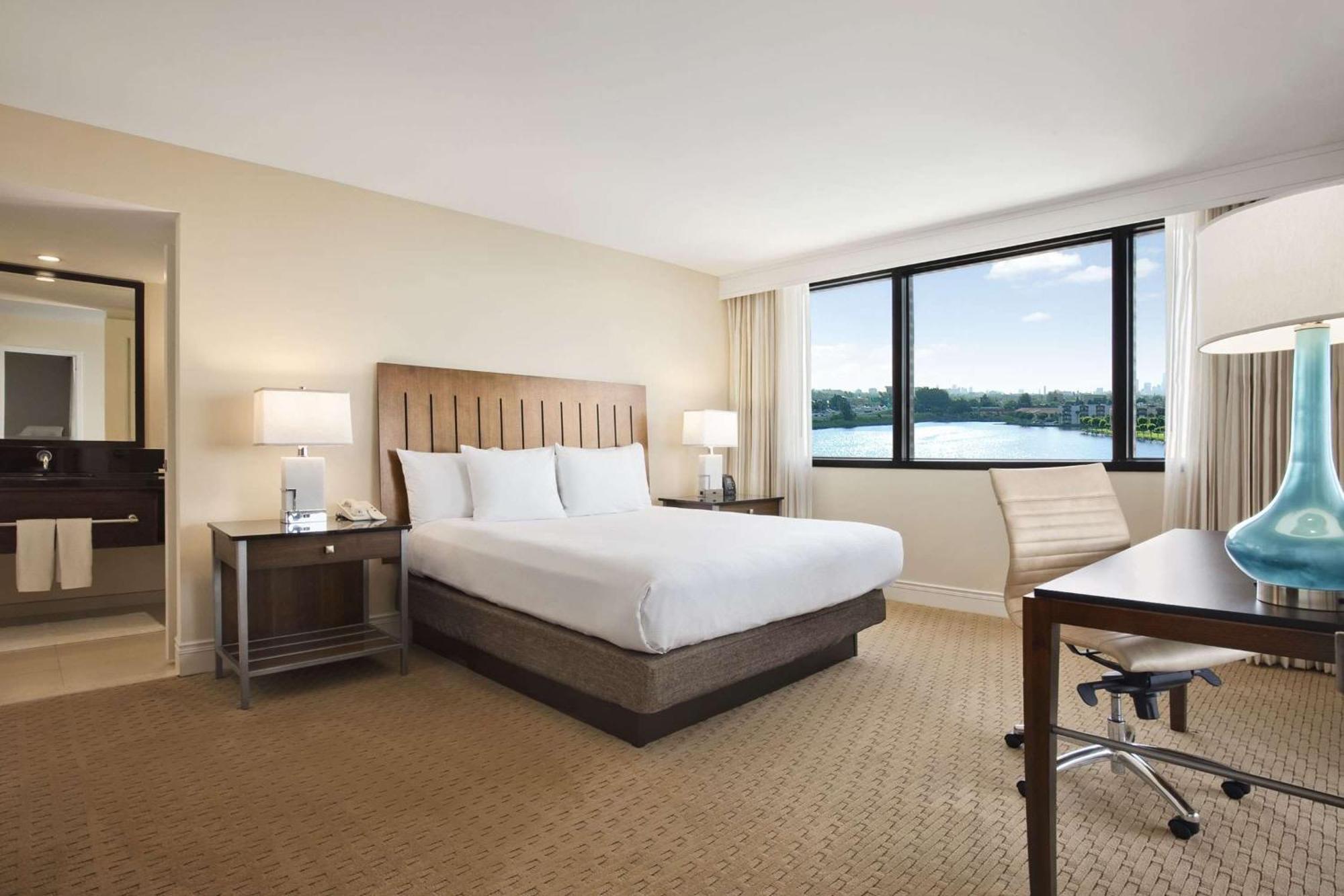 Hilton Miami Airport Blue Lagoon Exterior foto