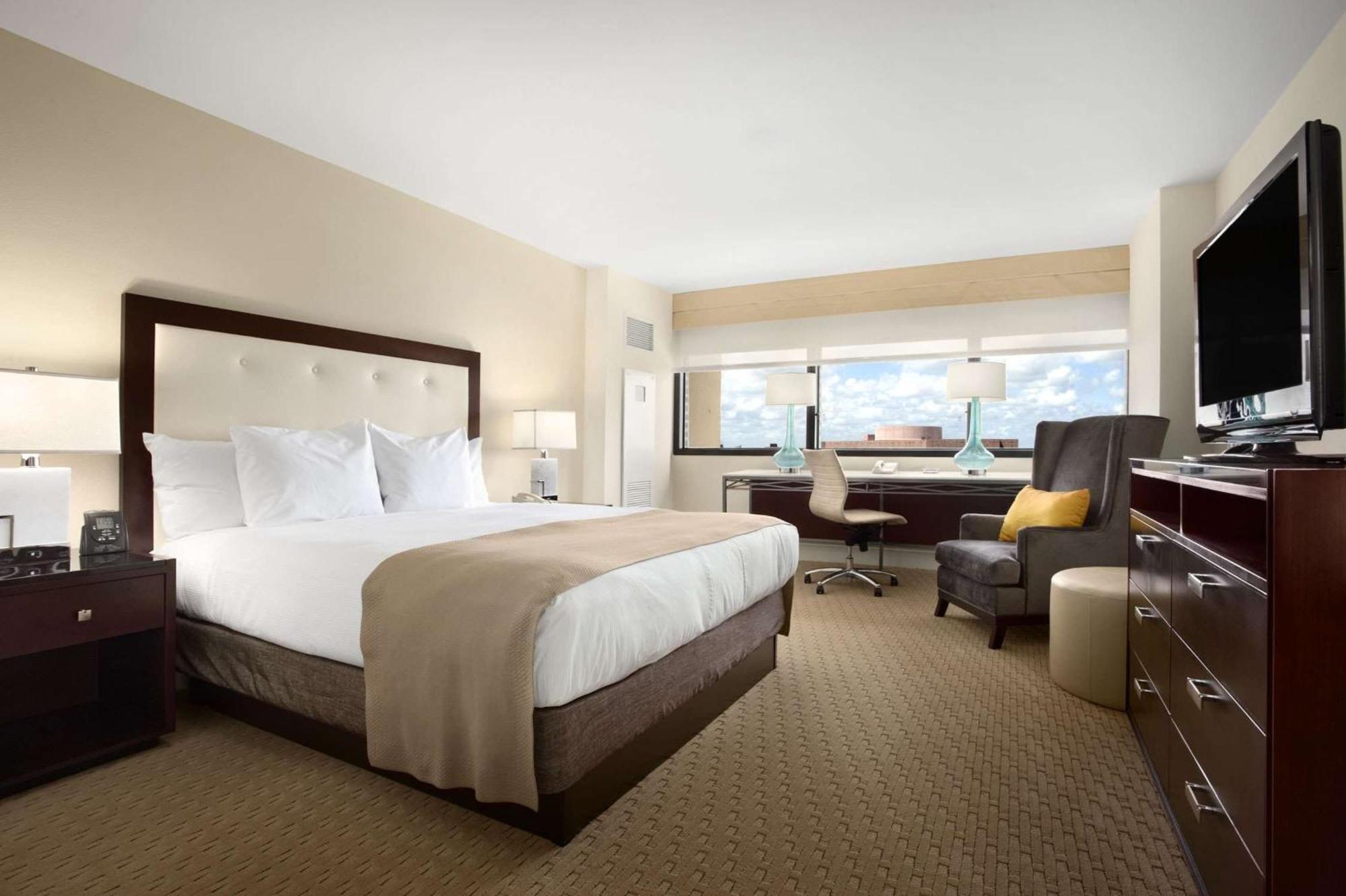 Hilton Miami Airport Blue Lagoon Exterior foto